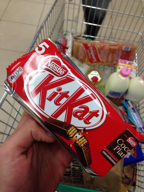 feernandoruiz's tweet photo. Haciendo la compra para Juan Andrés 32 que la nevera está en las últimas 😅😅😅 @joshef11 @vanessa_dglez http://t.co/aP9JDiI439