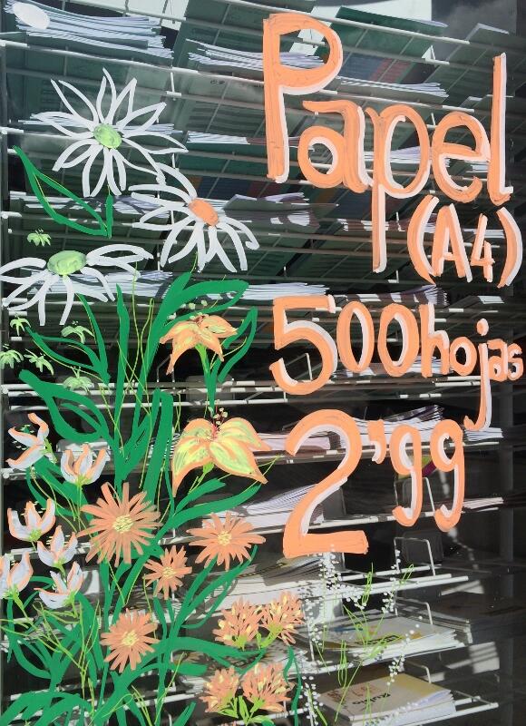 Mira nuestra cristalera que bonita luce con los bolígrafos @uni_posca <a href="/POSCA_Coloring/">POSCA</a>