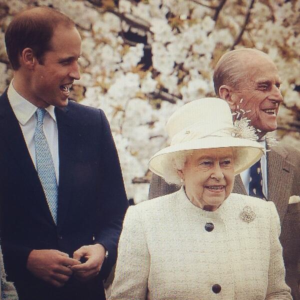 ChrisJack_Getty's tweet photo. The Queen, Duke of Cambridge and Prince Phillip share a joke at the Windsor Greys Statue unveiling #WindsorGreys http://t.co/6rG0IxUxzG