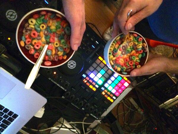 DemonMusik's tweet photo. @Traktor @Frootloops with @demonmusik and @supermenlovers !!! http://t.co/KxwqaeGjXd