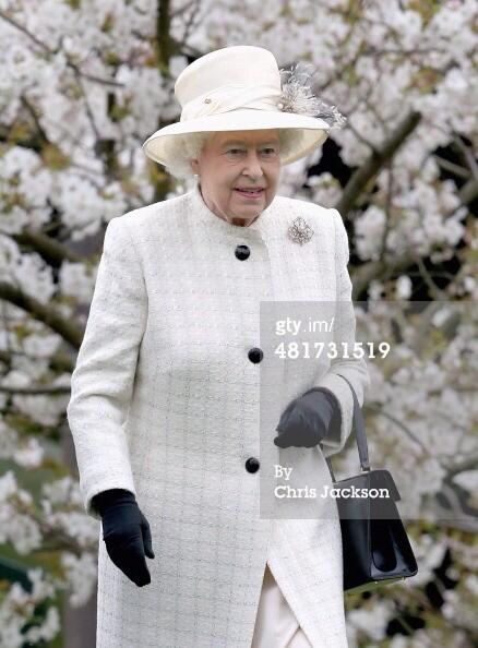 ChrisJack_Getty's tweet photo. #Queen and Spring Blossom at #WindsorGreys Staue unveiling http://t.co/QtXuhyXo8K