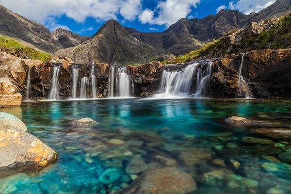 OraYReflexiona's tweet photo. Piscina de la hada, Isla de Skye, Escocia. http://t.co/fPNwtXSrht