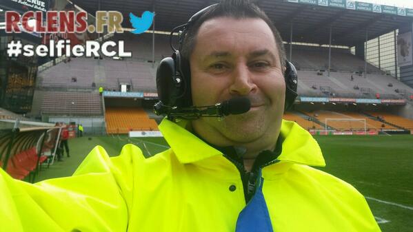 RCLens's tweet photo. Sur #selfieRCL, partagez votre selfie où que vous soyez pendant Lens-Clermont. Faites comme Laurent de la sécu ! http://t.co/Uti5gIapDG