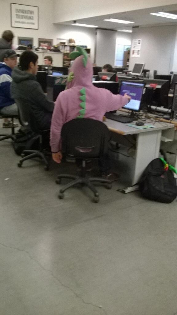 SaulTovar213's tweet photo. Omg guys there's an actual brony in my IT class... @andrewchumbley send reinforcements! http://t.co/YPTMlRMbuD
