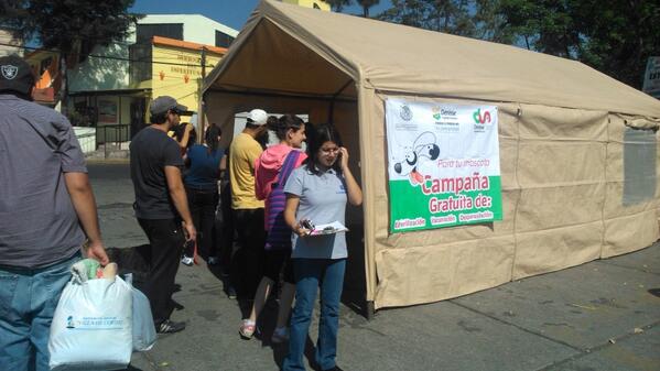 DomingoSateluco's tweet photo. 100 vacunas aplicadas http://t.co/YZIyWDthe9