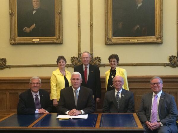 TomTopcat13's tweet photo. Was honored to have @governorpence sign HEA1019, Lewis and Clark Commission http://t.co/AGsIfzmF6u