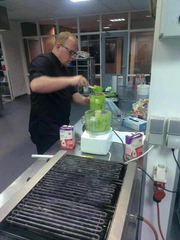 Voorbereidingen voor het #roparun benefiet diner zijn in volle gang. #2april #team57