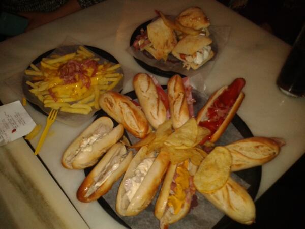 clarajimenez26's tweet photo. "@MagdaMolero: Con las que no fallan #lunesdemontaditos http://t.co/xndcpJRwaC"
