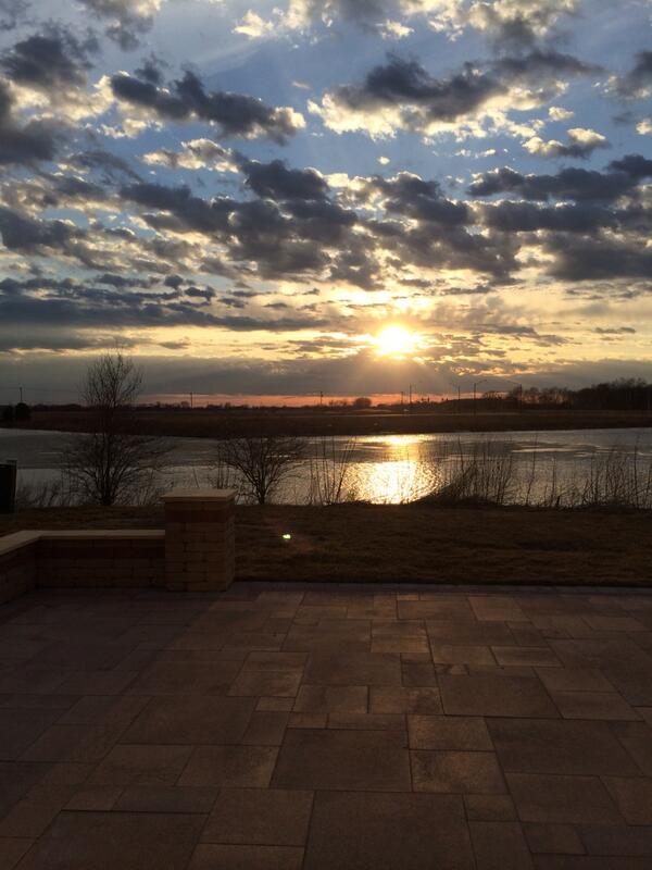 ShawnTorre's tweet photo. Enjoying a beer on the patio for the first time this season http://t.co/kHg0PRX1y1