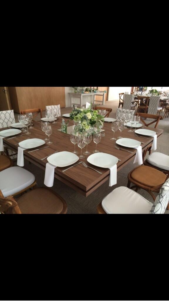 ConceptEvents2's tweet photo. Nuestras nuevas mesas de nogal http://t.co/VfbHIf15ta