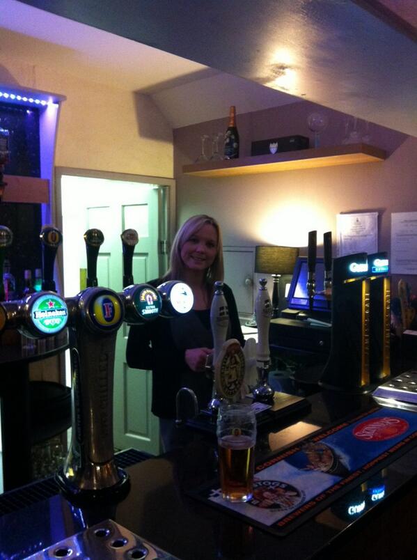 barrywhealdream's tweet photo. Happy staff @WhealDream tonight http://t.co/0g30oH78E9