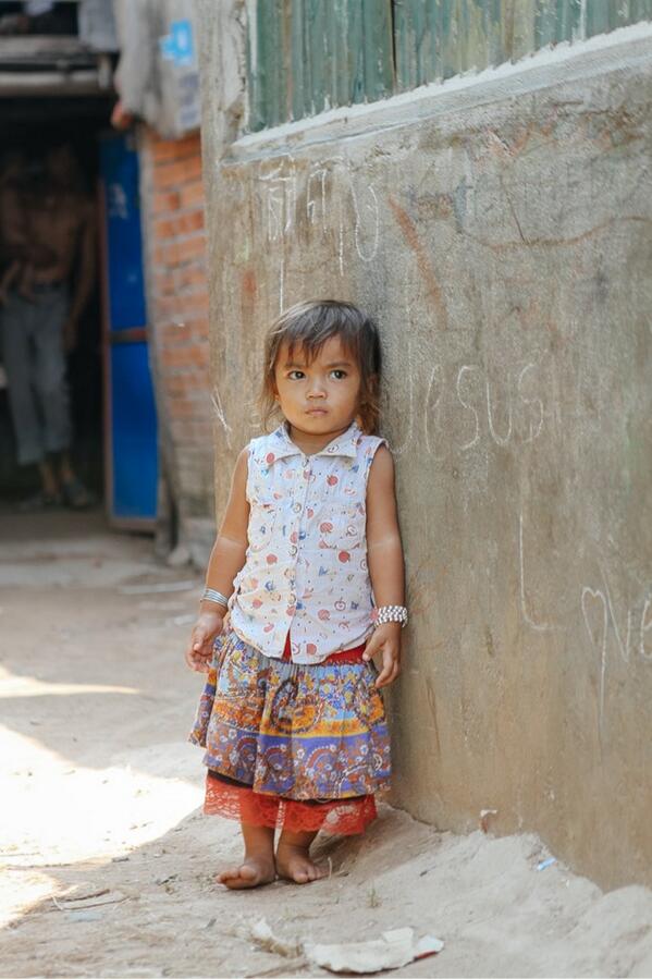 nickmacco's tweet image. A girl in Andong Village. (@BuildACity)