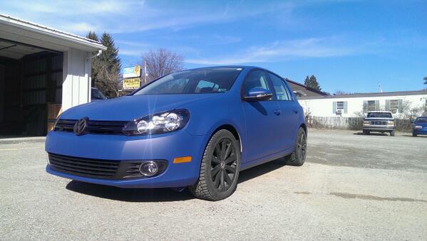 sspeigle28's tweet photo. @FonzieDYC @DipShoutOuts @DipYourCar  first ever full dip. Navy blue Golf TDI. http://t.co/XwrOnXO9ef