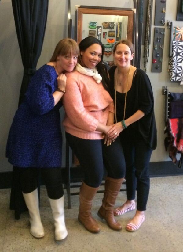 msfnwrite's tweet image. Showroom Family!