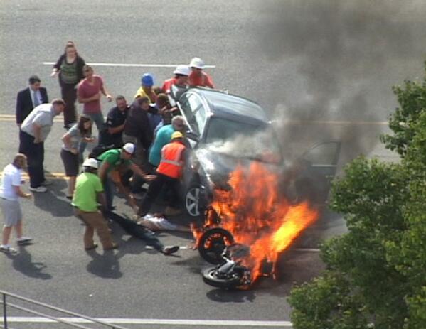 Students at #Utah State University bravely rescue man from under burning car.