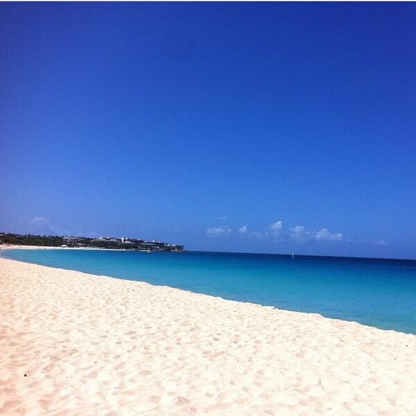 _jcara's tweet photo. “@Ceblueanguilla: The Monday Blues #MeadsBay #anguilla #CeBlueVillas #vacation #paradise http://t.co/3gId4YbVa1”