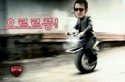 po_midnight's tweet photo. 오빠 바이크 섹시하으리!! 유유 http://t.co/ofIJIqXB28