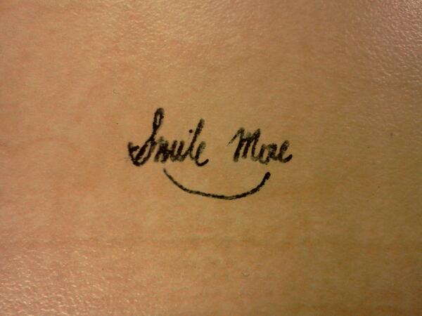 NYYankees28's tweet photo. So i walk into class today and i see this drawn on my desk. #smilemore @RomanAtwood http://t.co/bpDJ6CRurH