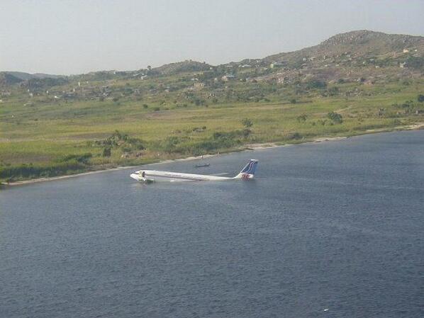 TechnoIogyNews's tweet photo. BREAKING NEWS: Malaysian Airlines Flight 370 found near land. http://t.co/fSeg3QMOBp <- http://t.co/12bmJhGgX7