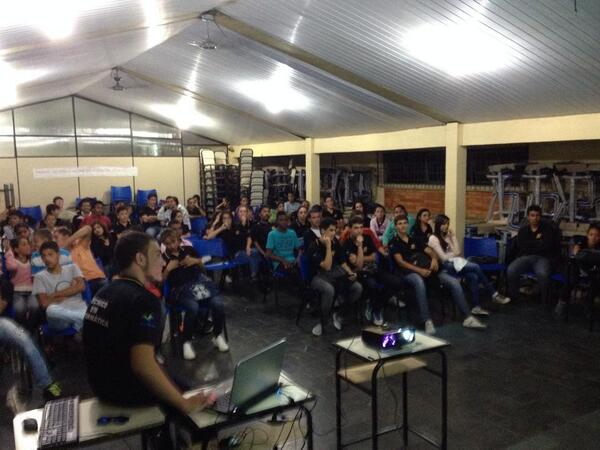 Pronatec_SD's tweet image. Começando a semana da informática