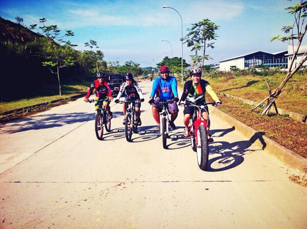 sayagautama's tweet photo. Gowess Ghempor road to Lippo Cikarang. #gowessperdana http://t.co/3RinVfDjuX