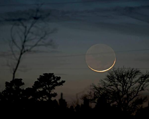 PauIy0x0's tweet photo. Esta noche, la luna desde el Hemisferio Norte. http://t.co/rR3oFvhzWV