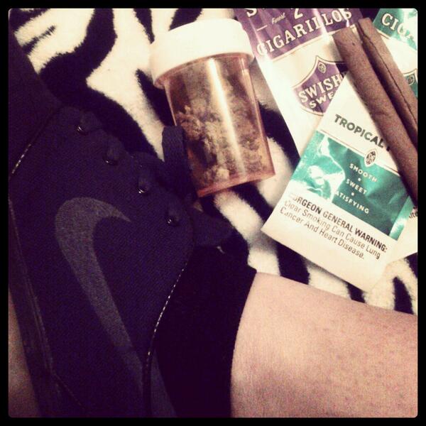 dankyy_cee's tweet image. #SKYWALKER #2BLUNTS #4GRAMS