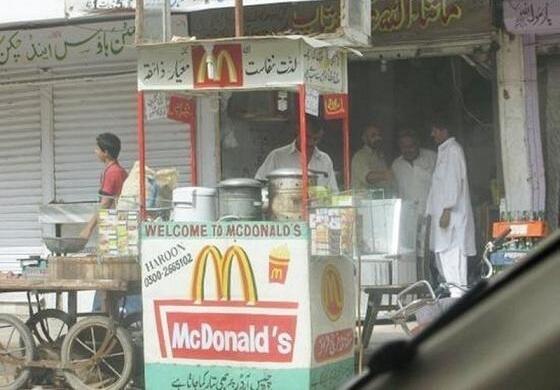 6shae110's tweet photo. فقط في باكستان , إفتتاح الفرع الجديد ماكدونالدز  #غرد_بصورة http://t.co/68dT12Lm1L