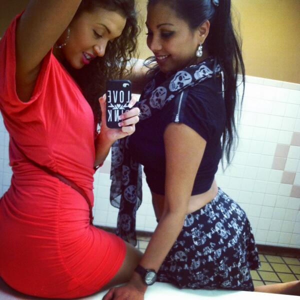 DWeiss93's tweet photo. Best Friends! (: Follow me on insta @desijune93 http://t.co/TIEk8vFyeY