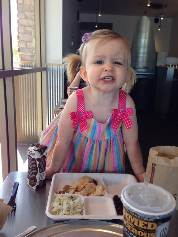 cjonesofaz's tweet photo. Chipotle grubbin. #passingontheobsession http://t.co/HhFbaiQvTQ