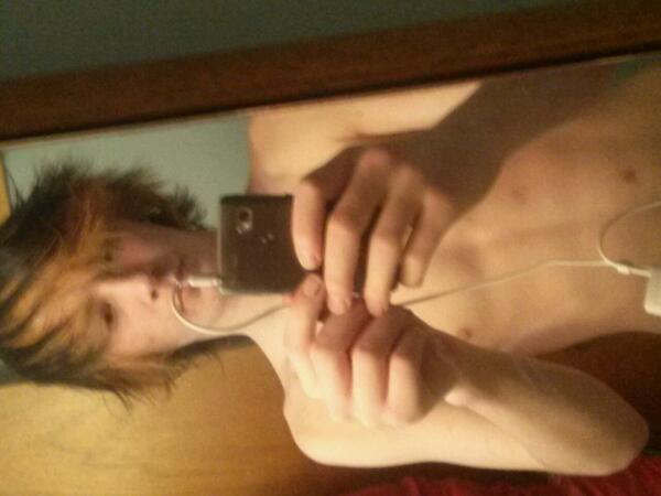 austin_nelson_'s tweet photo. Bleached now doing red http://t.co/zuvdkYKedl