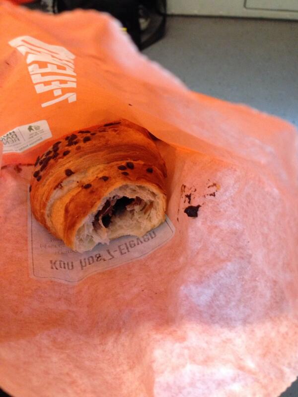 Tidspunktet hvor man bestiller en croissant, og ved en fejl får en med choko - og faktisk bliver lidt glad #RUCjour