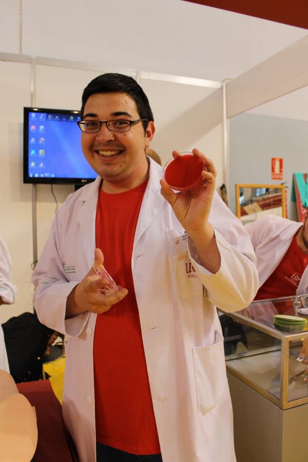 fcomse's tweet photo. En Medicina están haciendo un cultivo, dentro de unos días puede que le salgan pelos... http://t.co/XJ3ToB6P5j