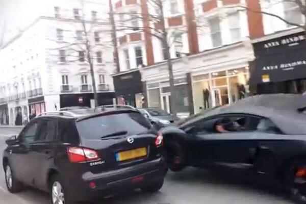 Watch the moment £250k Lamborghini flies into the air as it hits two cars in Kensington smash bit.ly/1pHG7rD