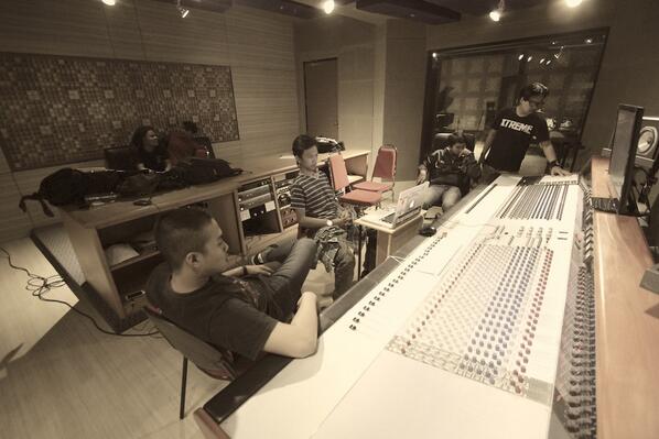 Album #AgendaKehancuran ini diproduseri oleh @tamatology dan <a href="/lostanother/">LOST ANOTHER</a>