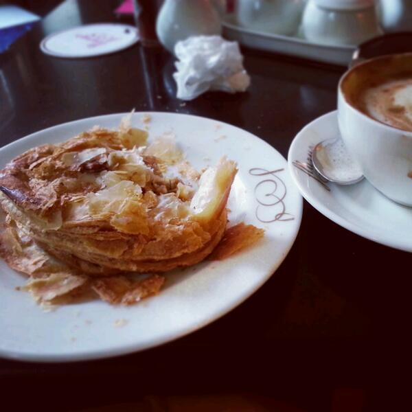 aninditagh's tweet image. My #foolishly happy April. Day 1- Chicken Patties , Flurry's