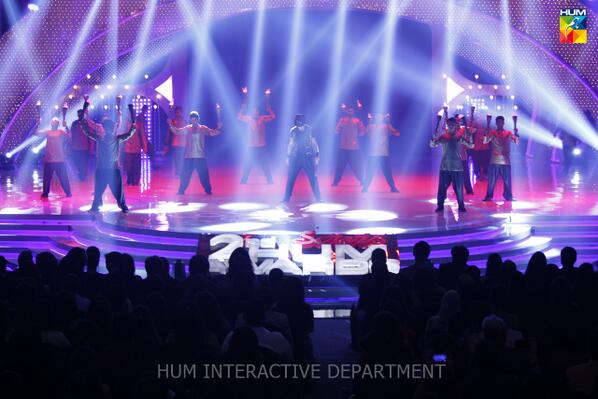 Humtvnetwork's tweet photo. Shehroz Sabzwari at the start of his performance at #HUMAWARDS2014 :) http://t.co/wgl2fdVnwO