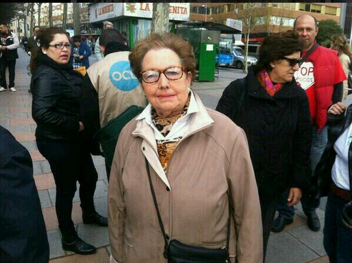 itoguille's tweet photo. La policía lleva a juicio a Ela (@yayoflautas) acusada por apoyar a un inmigrante. ¡Grande! http://t.co/sVZjlKmKRv #TodasSomosEla v/@Danips
