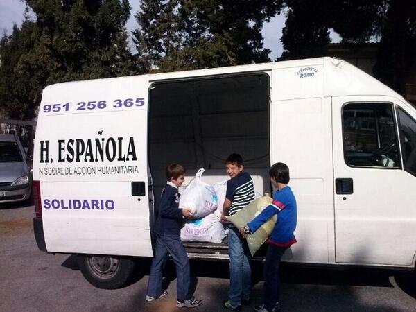 OSAHHispana's tweet photo. El #colegioSolidario Jorge Guillén nos ha hecho hoy donación de ropa para ntro #ArmarioSolidario ¡Muchísimas gracias! http://t.co/damXgTF79N