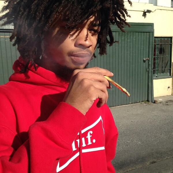 ShinePapersEU's tweet photo. @reverend_ogjuan hit'n the gold blunt #smokegold #shinepapers #goldjoint #luxury http://t.co/anPH3nyNjX
