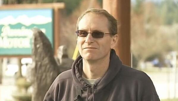 KIRO7Seattle's tweet photo. Harris said cash donations helping most in #HelpOso relief >> http://t.co/xVCm316zTR http://t.co/RcGOjZb2Vu