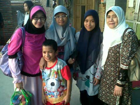 IbBerbagi's tweet photo. Penyaluran #indahnyaberbagi tahun 2013 lalu di panti cacat ganda al rifdah cc: @ekayunila @Nu9roho #inmemories http://t.co/tCx1WAycH6