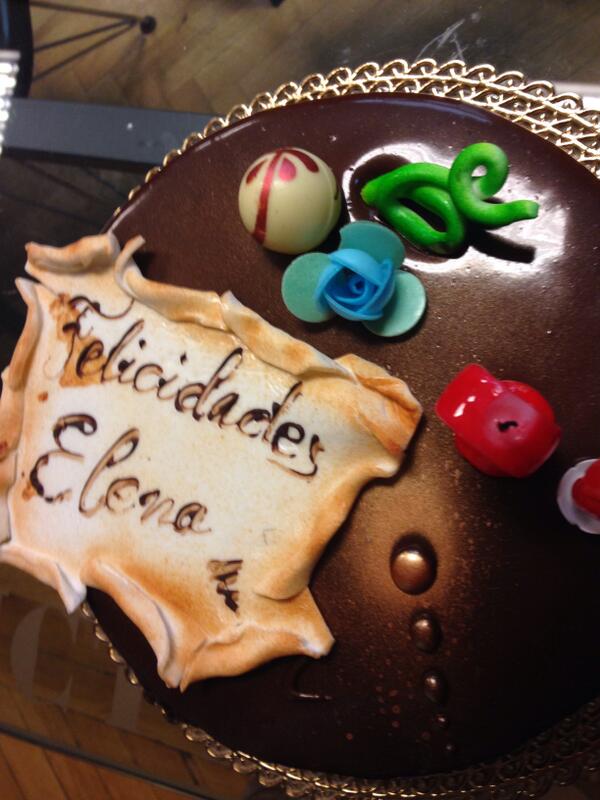 Hoy es el cumpleaños de Elena,  nuestra directora de #StarliteLounge! #felicidades!!