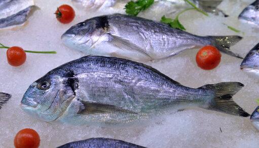 Girl reprimanded for slapping Asda worker with a fish itv.co/1iVZjAQ