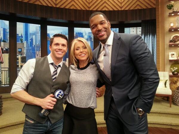 michaelstrahan's tweet photo. Thank you! RT @6abcadamjoseph: Thanks for a great show. Philly loves you both. @KellyRipa @michaelstrahan #6abcfunbus http://t.co/gRQWP8ooUb