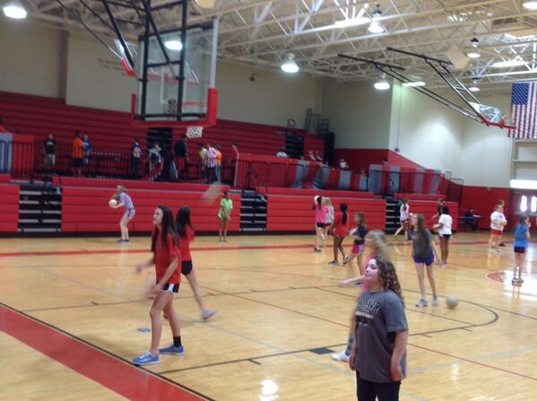 CoachHayesHTMS's tweet photo. Pepper!  No, not that kind....the volleyball game. http://t.co/6TepVbXkHv