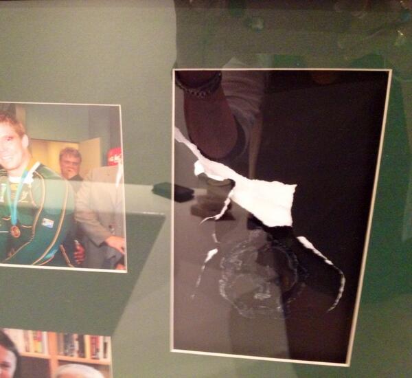 Returned home to find 2007 RWC medal,my prize possession stolen. Pls retweet to ensure it's not sold #moneycantbuy