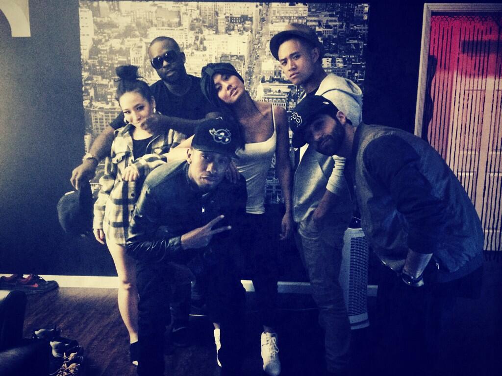 Agnes & Blasian Dancer/AgnezMo Official Twitter©
