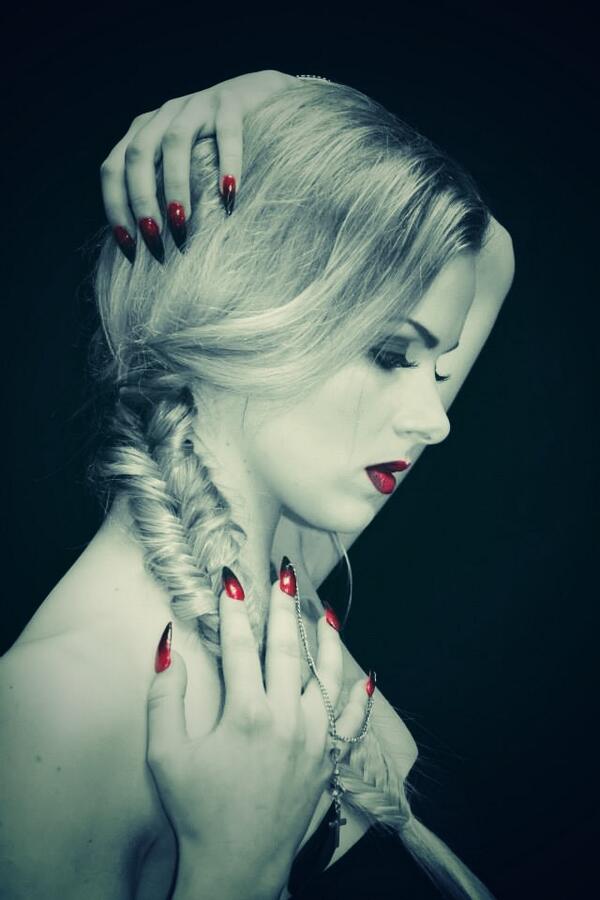 PerfectPhawick's tweet image. So happy with the buzz for youngblood.. #amazingcoverage #mineral #flawless #buzzing 💕🐝 @LoisMcCredie