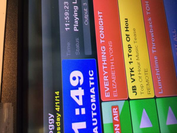 eLyonsMusic's tweet photo. Who's kicking off the noon hour? Oh yeah! 💚me some @randylaprade and @froggycountry!! Thank u!! #everythingtonight http://t.co/S8c1Sa0eHq